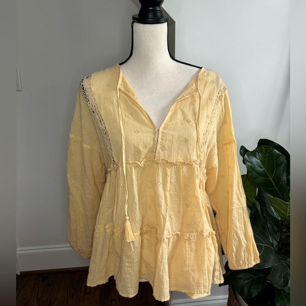 American Eagle women’s yellow flowy long sleeve blouse size small